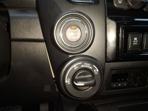 Used 2024 Nissan Titan PRO-4X w/ Pro-4x Convenience Package image 17