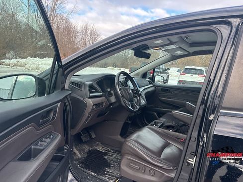 Used 2018 Honda Odyssey Touring image 11