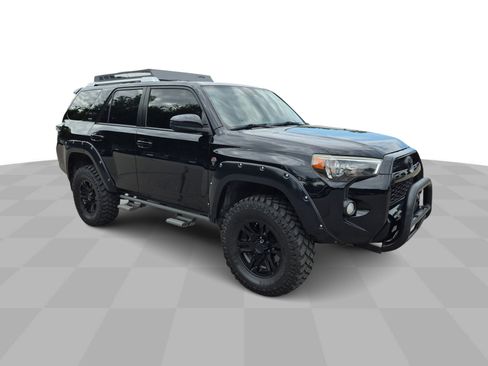 Used 2017 Toyota 4Runner SR5 AWD/4WD image 2