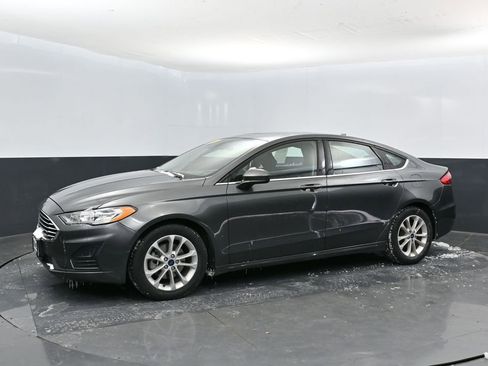 Used 2020 Ford Fusion SE image 9