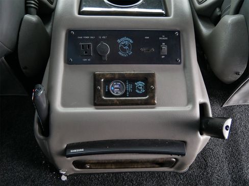 Used 2018 GMC Savana 2500 w/ Enhanced Convenience Package image 19