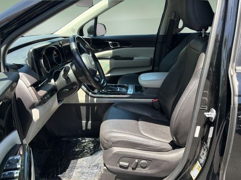 Used 2023 Kia Carnival EX FWD image 11