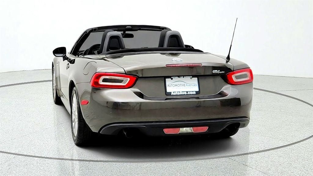 Used 2017 FIAT 124 Spider Classica RWD image 6