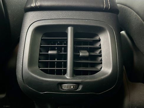 Used 2016 Jeep Cherokee Limited w/ Technology Group image 28