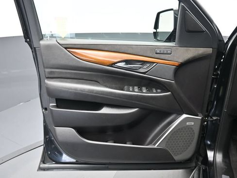 Used 2020 Cadillac Escalade Luxury w/ LPO, Radiant Package AWD/4WD image 9