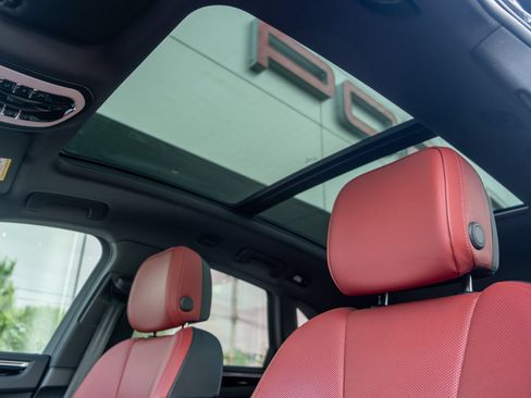 Certified 2023 Porsche Macan AWD/4WD image 36
