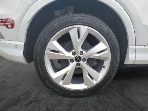 Used 2023 Audi Q4 e-tron Premium Plus AWD/4WD image 5