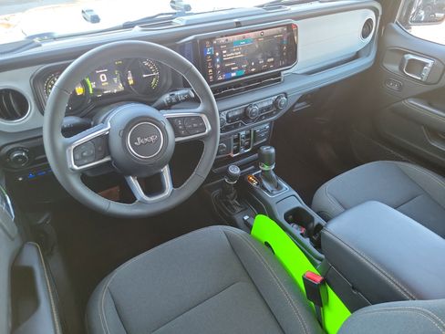 Used 2025 Jeep Wrangler Unlimited Sahara image 20