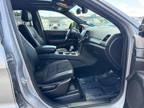 Used 2020 Jeep Grand Cherokee Altitude AWD/4WD image 30