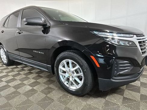Used 2022 Chevrolet Equinox LS FWD image 2