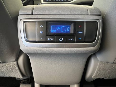 Used 2019 Toyota Highlander XLE image 28