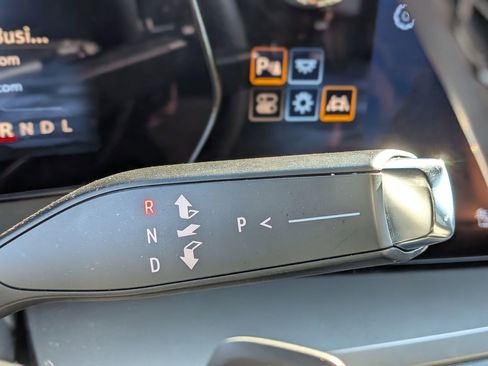 Used 2025 Chevrolet Traverse LT image 31