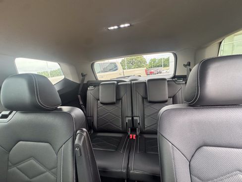 Used 2024 Volkswagen Atlas SE w/ Black Wheel Package FWD image 13