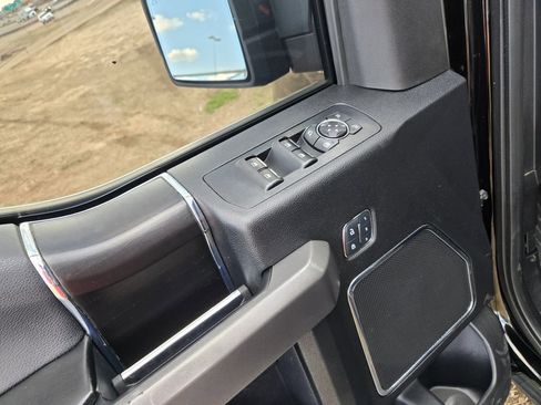 Used 2018 Ford F150 Platinum w/ Equipment Group 701A Luxury image 13