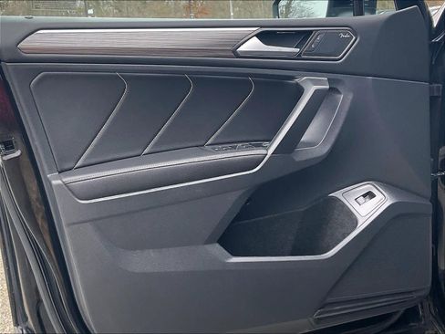 Used 2022 Volkswagen Tiguan SEL R-Line image 9