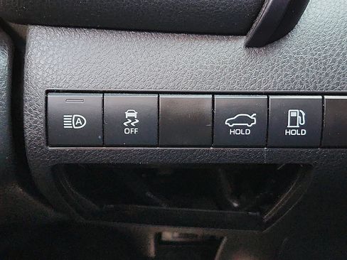 Used 2023 Toyota Camry SE image 16