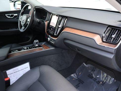 Used 2024 Volvo XC60 B5 Plus AWD/4WD image 28