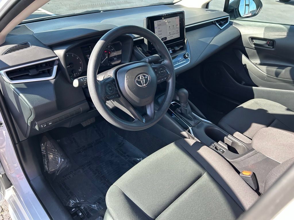 Used 2025 Toyota Corolla LE FWD image 17