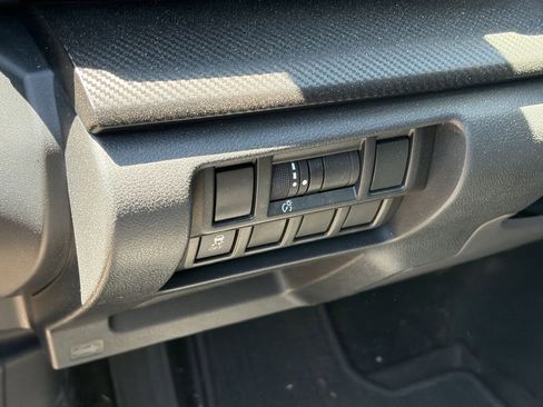 Used 2018 Subaru Crosstrek 2.0i Premium AWD/4WD image 9