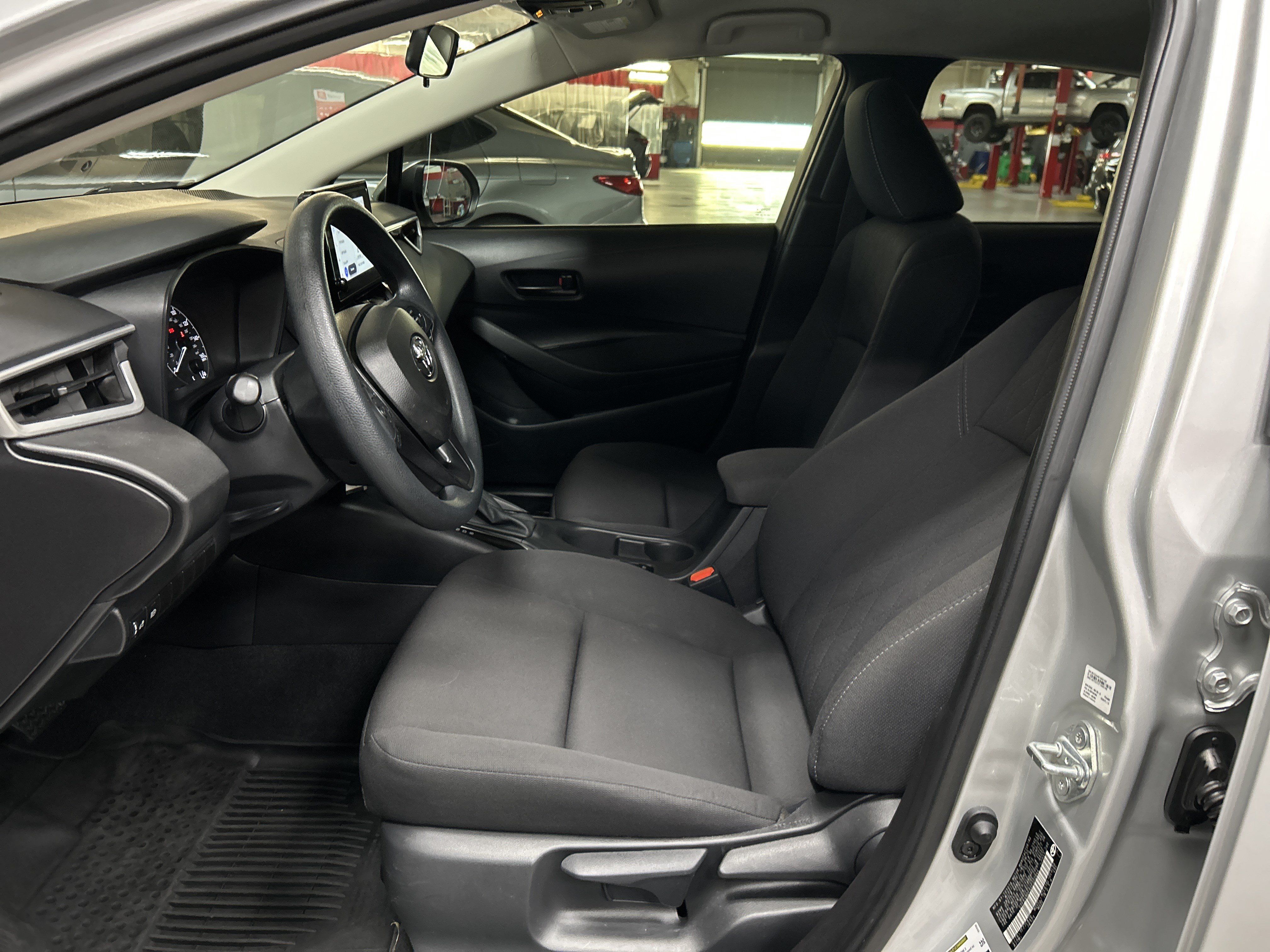 Used 2025 Toyota Corolla LE FWD image 16