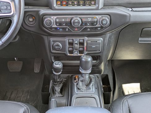 Used 2023 Jeep Wrangler Unlimited Sahara w/ Cold Weather Group AWD/4WD image 18
