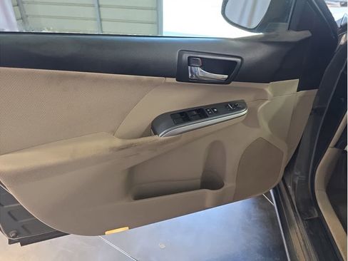 Used 2012 Toyota Camry XLE w/ Convenience Pkg image 18