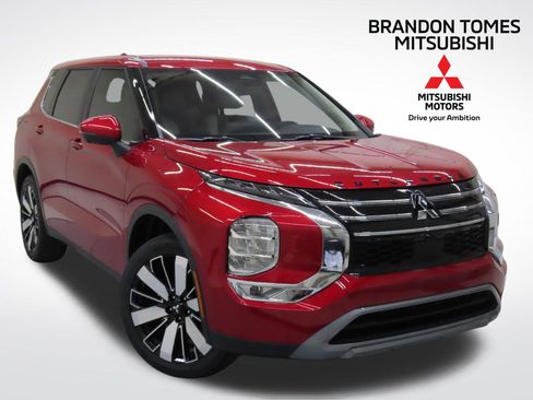 New 2025 Mitsubishi Outlander SE image 1