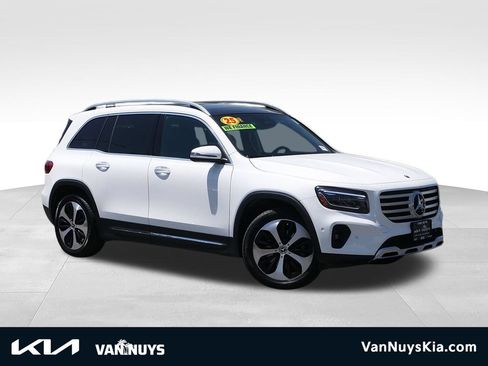 Used 2025 Mercedes-Benz GLB 250 4MATIC image 1