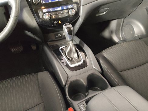 Used 2020 Nissan Rogue SV AWD/4WD image 26