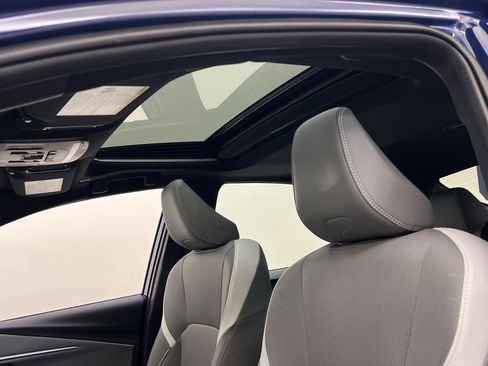 Used 2025 Toyota Camry SE w/ Convenience Package image 22