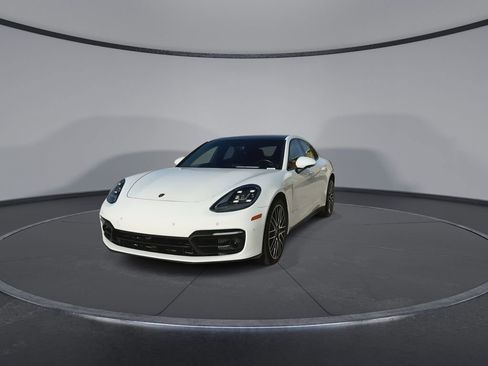 Used 2022 Porsche Panamera w/ Premium Package RWD image 4