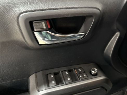 Used 2017 Toyota Tacoma TRD Sport image 20