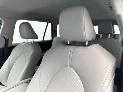 Used 2024 Toyota Grand Highlander XLE image 10