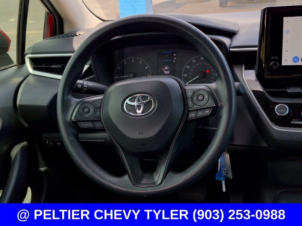 Used 2025 Toyota Corolla LE FWD image 29