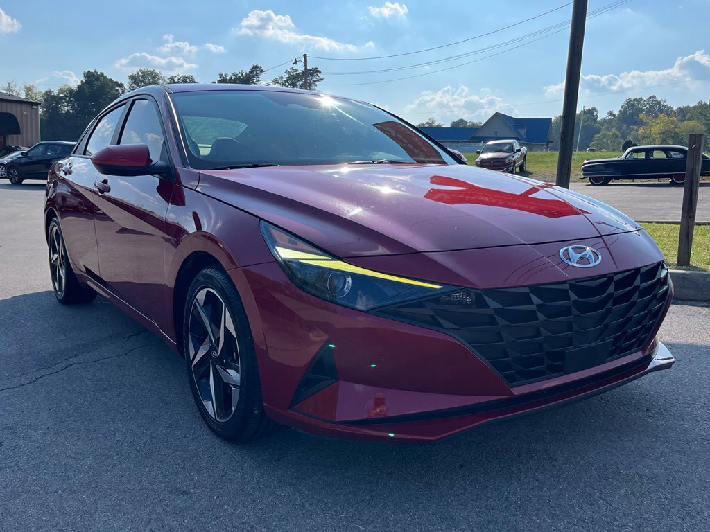 Used 2023 Hyundai Elantra SEL w/ Convenience Package FWD image 2