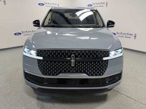 Used 2025 Lincoln Navigator L Reserve image 2