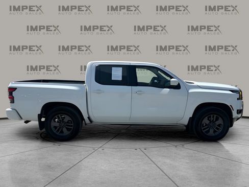 Used 2025 Nissan Frontier SV w/ SV Convenience Package RWD image 6