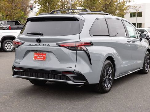 New 2026 Toyota Sienna XSE AWD/4WD image 5