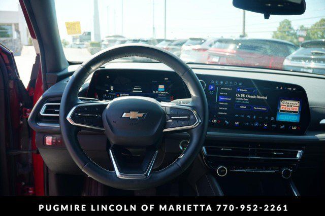 Used 2025 Chevrolet Traverse LT w/ Sun and Wheel Package FWD image 16