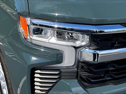 Used 2025 Chevrolet Silverado 1500 LT AWD/4WD image 30