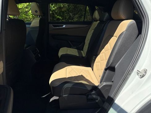Used 2024 Volkswagen Atlas Cross Sport SE w/ Panoramic Sunroof Package AWD/4WD image 28