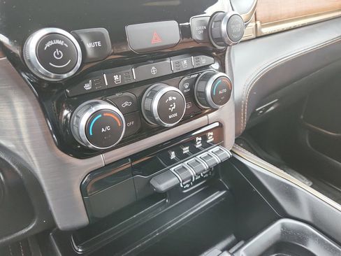 Used 2022 RAM 1500 Limited w/ Bed Utility Group image 25