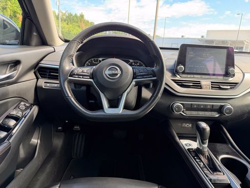 Used 2025 Nissan Altima 2.5 SR FWD image 22