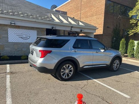 Used 2024 Ford Explorer XLT w/ Equipment Group 202A image 6