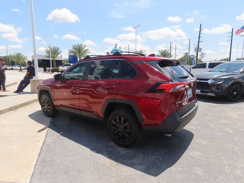 Used 2020 Toyota RAV4 LE FWD image 16