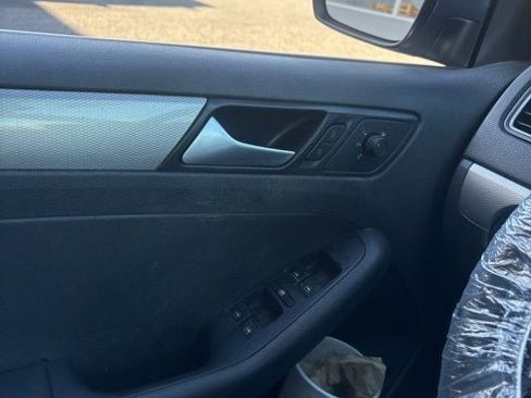 Used 2017 Volkswagen Jetta S image 17