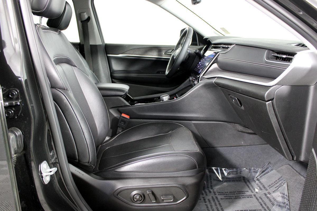 Used 2023 Jeep Grand Cherokee L Limited w/ Luxury Tech Group II RWD image 11