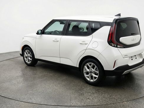 Used 2025 Kia Soul LX w/ LX Technology Package FWD image 5