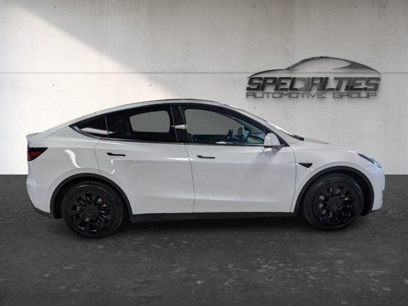 Used 2021 Tesla Model Y Long Range AWD/4WD image 11