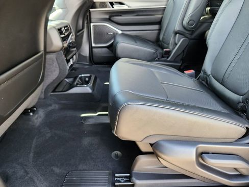 New 2026 Jeep Grand Wagoneer Limited w/ Convenience Group I AWD/4WD image 9